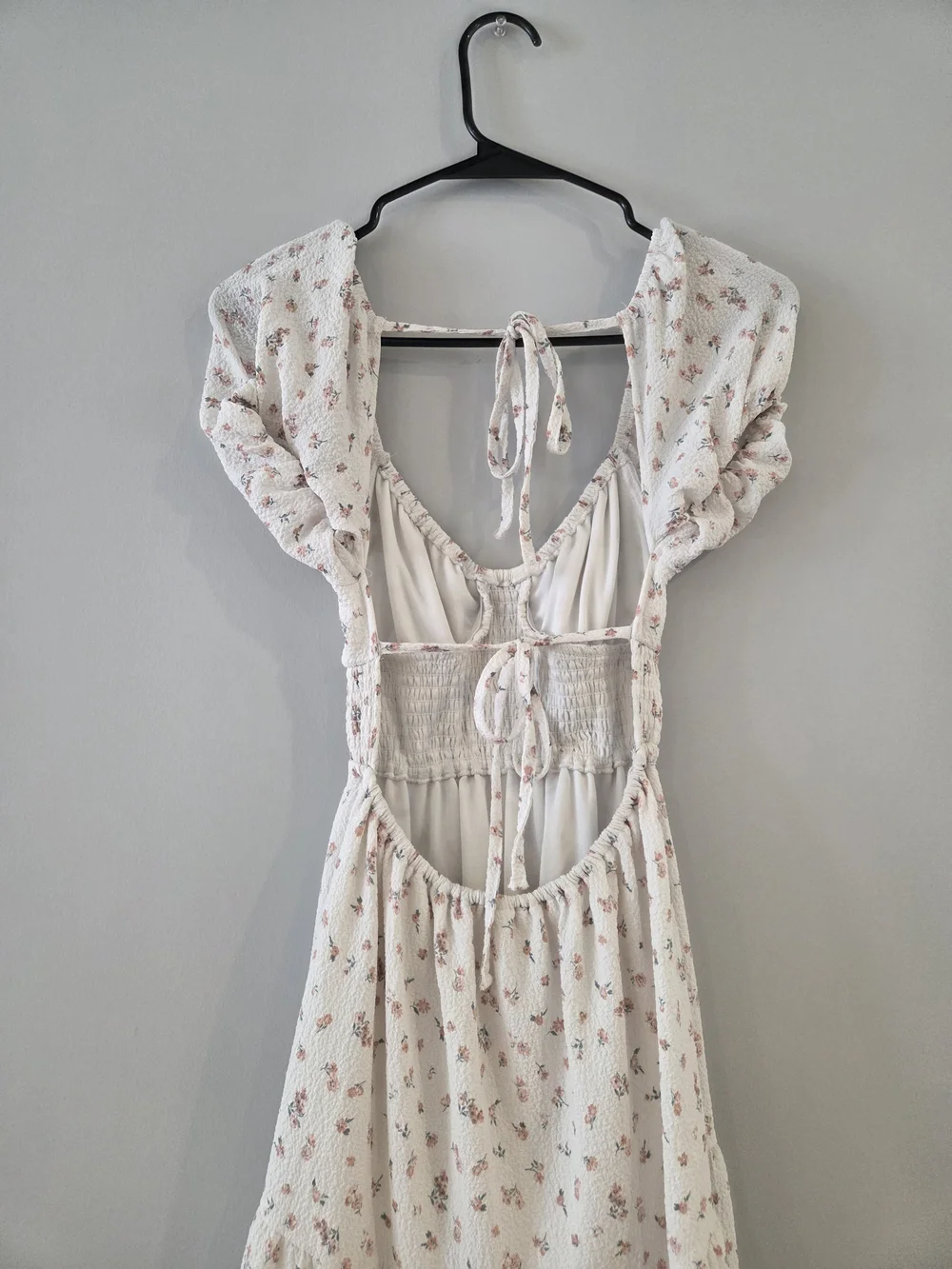 Dainty Floral Tiered Cream Maxi Dress with Puff Sleeves - Picture 3 of 5